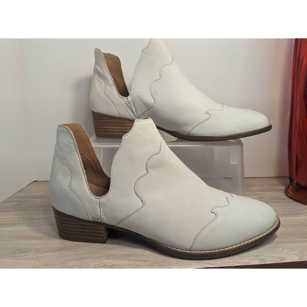 Seychelles White Leather Scalloped Cutout Ankle Booties Block Heel Womens 9